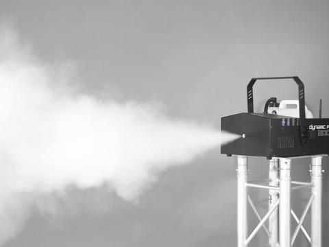 Eurolite Dynamic Fog 2000 Nebelmaschine