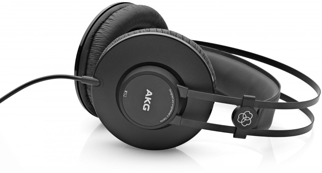 AKG K52